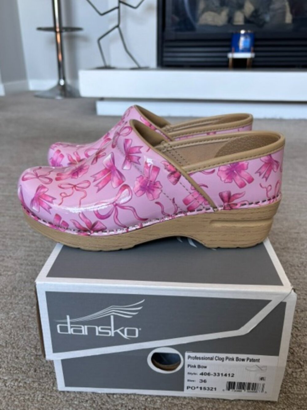 Dansko Women's Professional Clog Pink Bow Patent in Perfect Condition